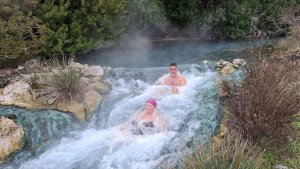 Εξόρμηση στα Κελάρια Παρνασσού και μετά Καμένα Βούρλα για ζεστό μπάνιο! ( Video )